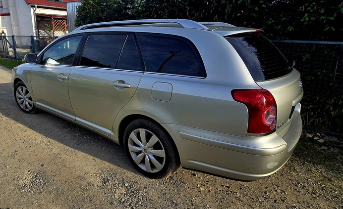 Toyota Avensis cena 11900 przebieg: 299000, rok produkcji 2006 z Żuromin małe 56